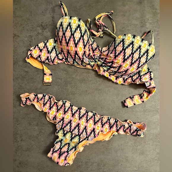 Victoria’s Secret 2 Piece Bathing Suit-Multicolor Pattern-Bottoms S/ Top 32C - Picture 2 of 6